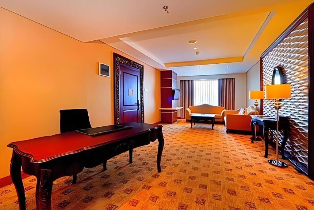 Grand Qin Hotel Banjarbaru Luaran gambar
